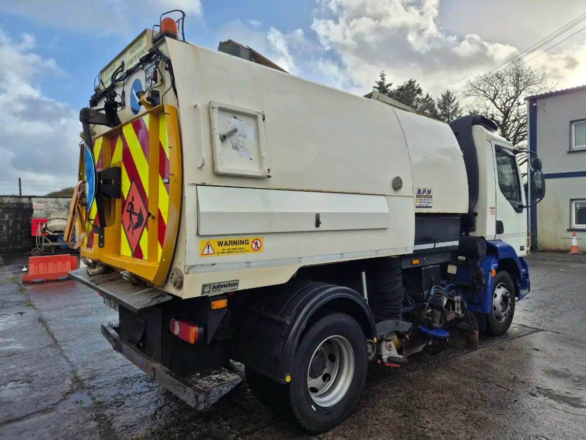 Daf LF55 Johnston Roadsweeper - Image 3