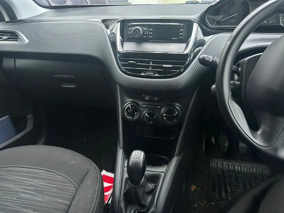 Peugeot 208 2015 - Image 3