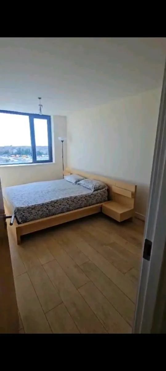 Bed with nightstands - Image 2