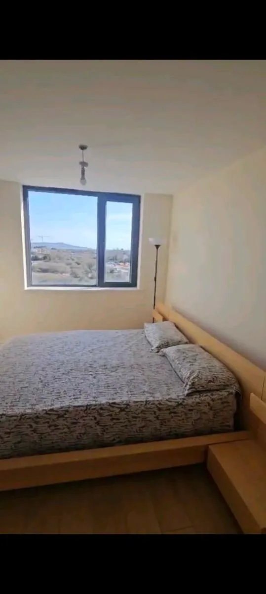 Bed with nightstands - Image 3