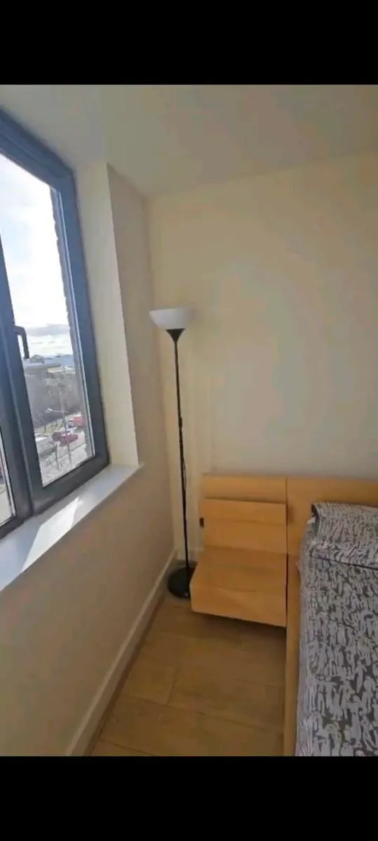 Bed with nightstands - Image 4