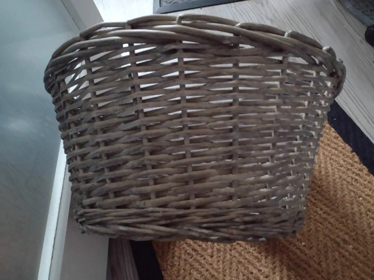 New large full wicker Christmas tree skirt - Image 2