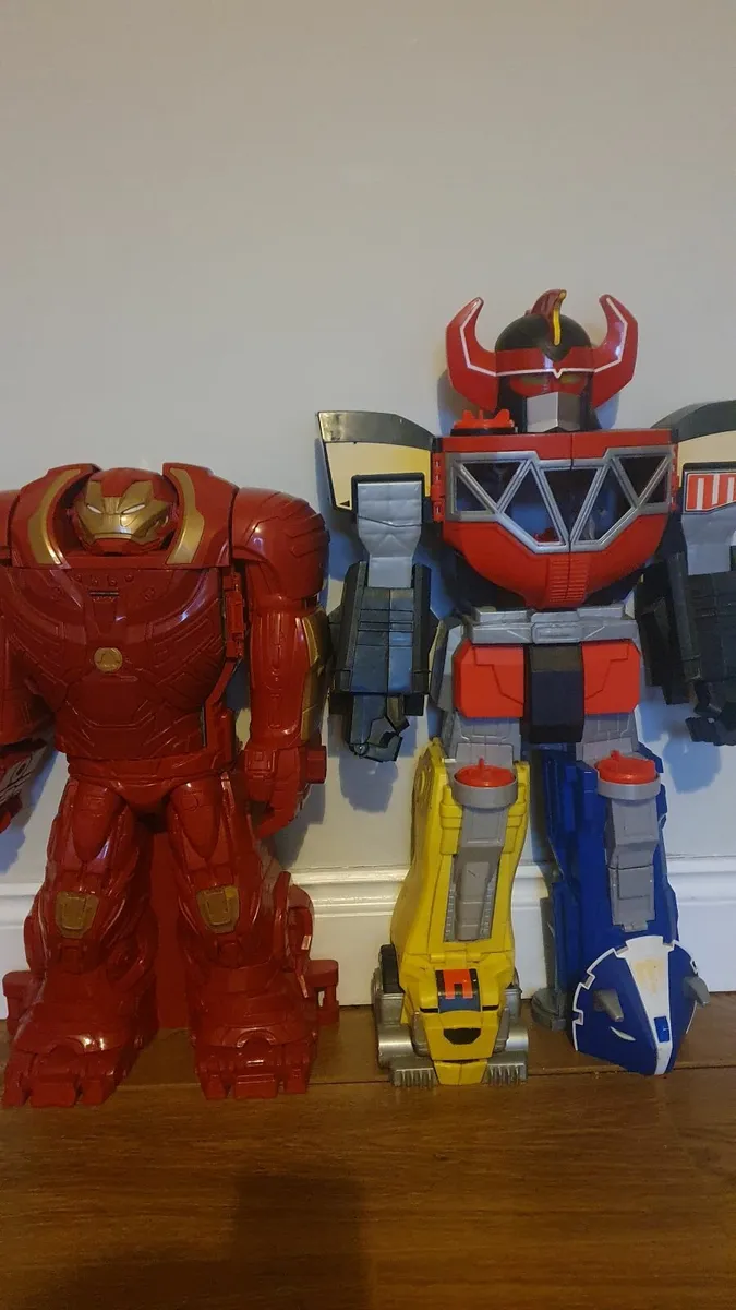 Marvel Iron Man Playset and Power Rangers Figures - Image 2