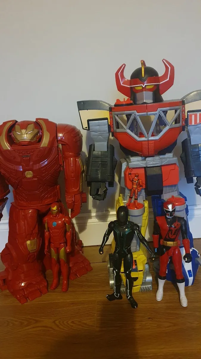 Marvel Iron Man Playset and Power Rangers Figures - Image 4