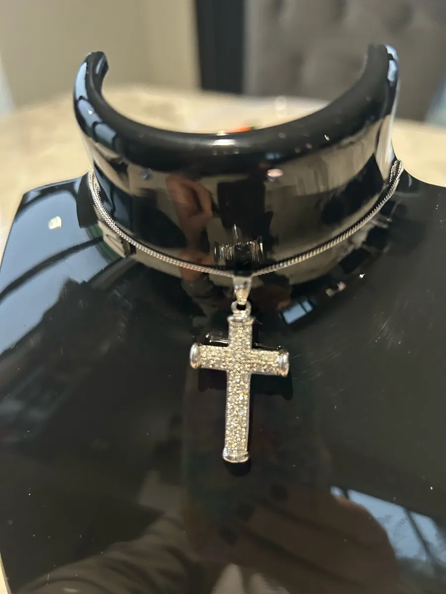 White diamond cross and chain - Image 2