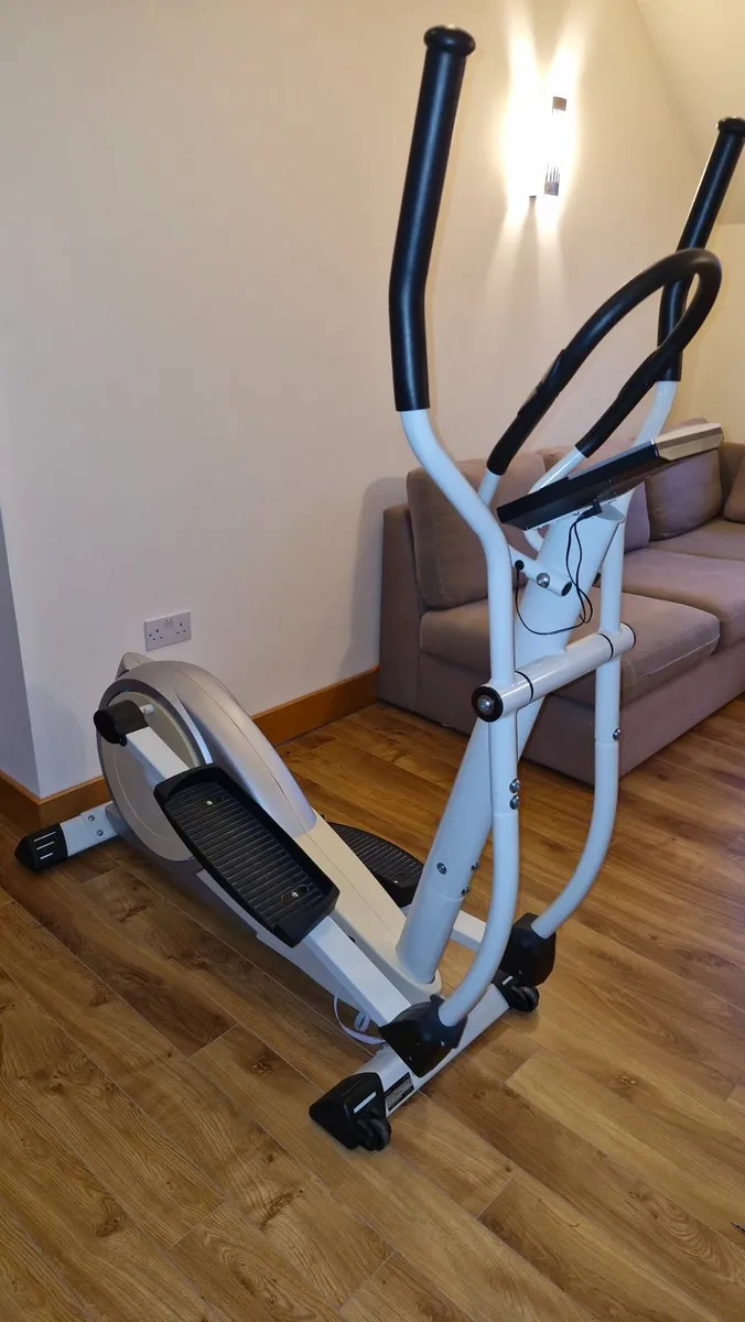 Free Cross trainer - Image 1