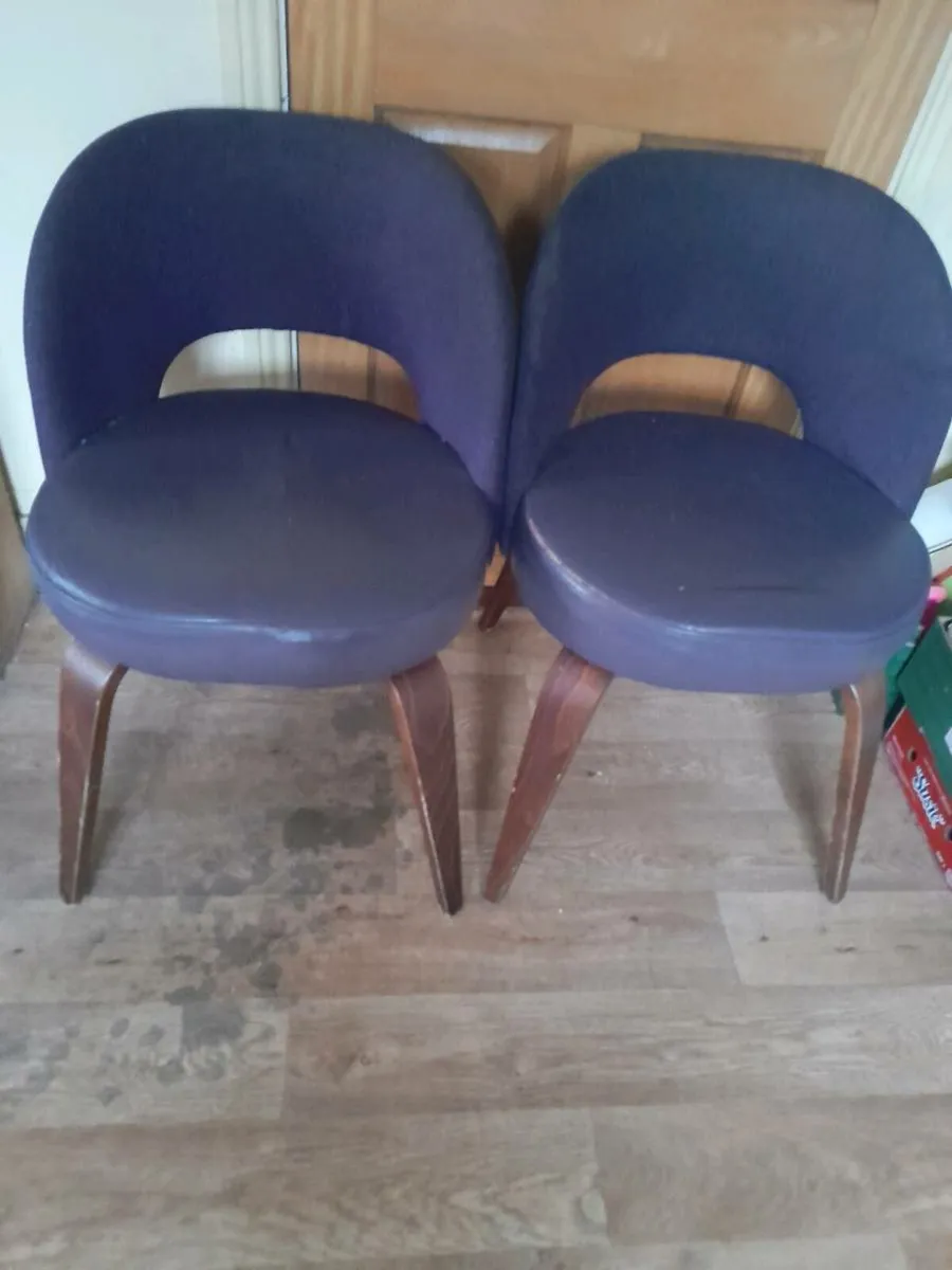 Two.chairs. - Image 2