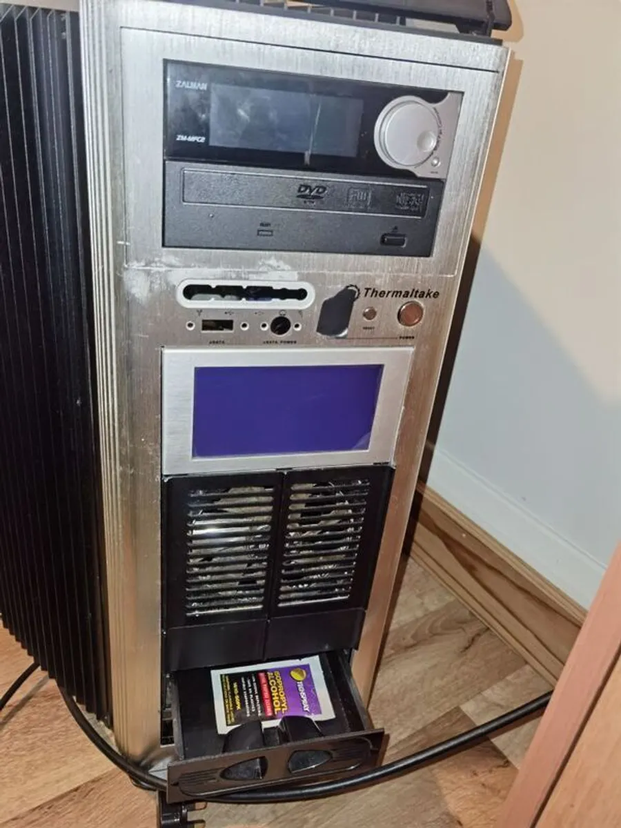 Thermaltake Sword ATX VD500LBNA Retro PC - Image 3