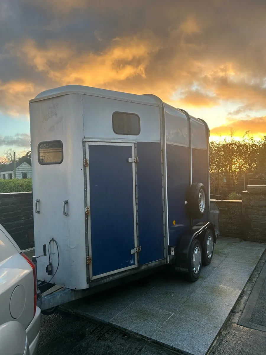 Hb 505 horse box - Image 1