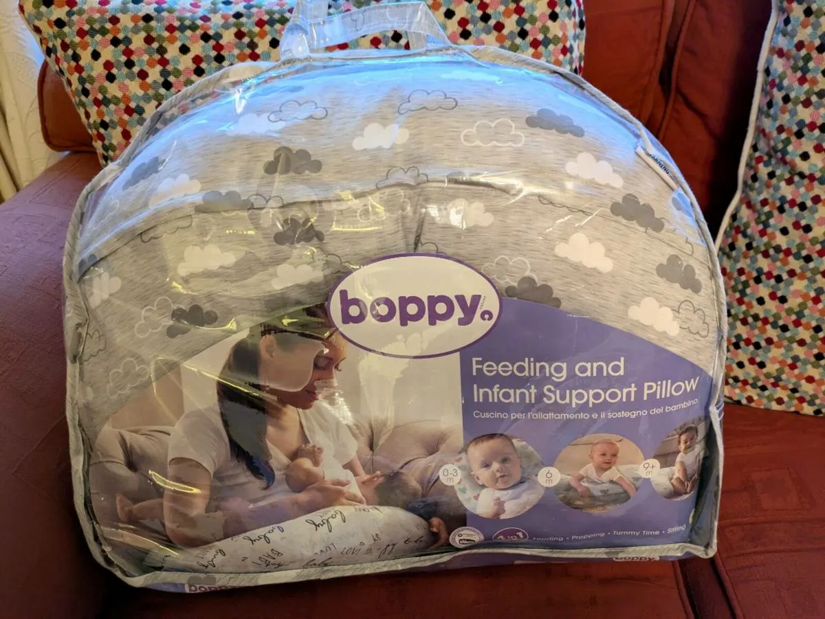 Baby feeding and support pillow - Image 1