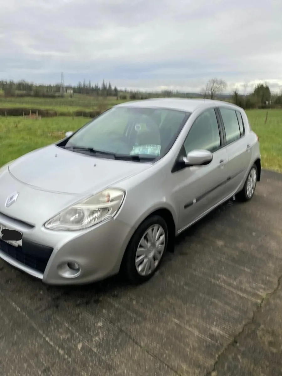 Renault Clio 2010 - Image 1