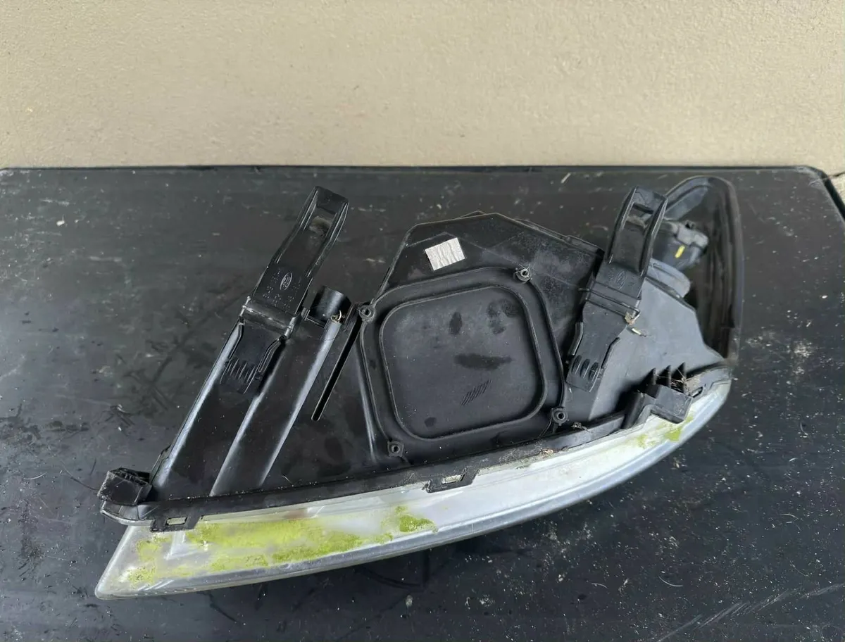 Ford Focus Mk2 Facelift Headlight Unit Complete - Image 1