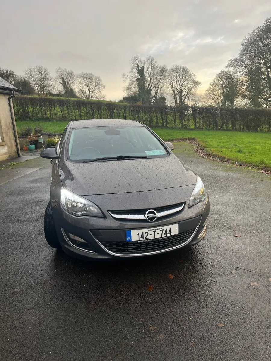 Opel Astra 2014 - Image 1