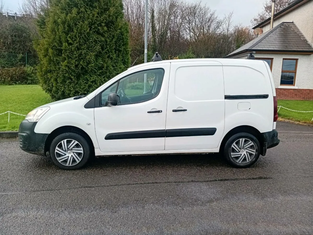 Citroen berlingo 2017 long doe and tax - Image 3