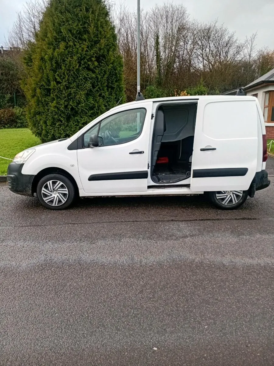Citroen berlingo 2017 long doe and tax - Image 4