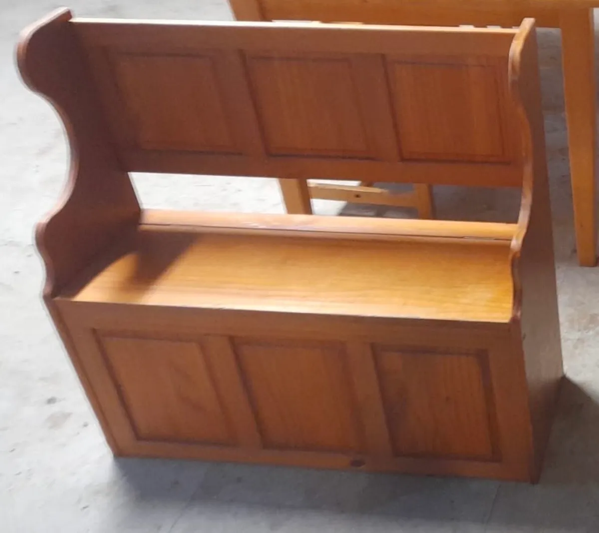 Furniture - wardrobe, locker, kitchen table - Image 3