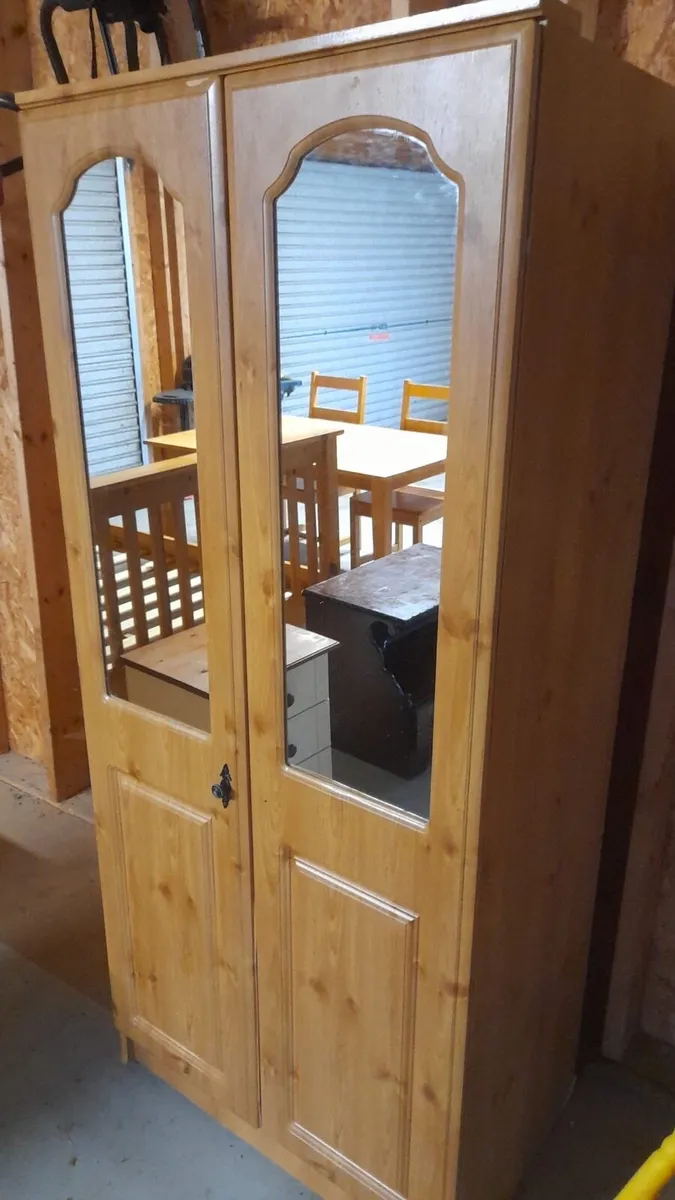 Furniture - wardrobe, locker, kitchen table - Image 1