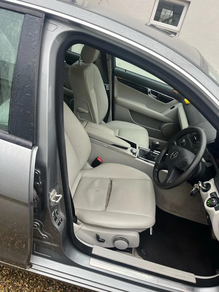 Mercedes C200 - Image 4