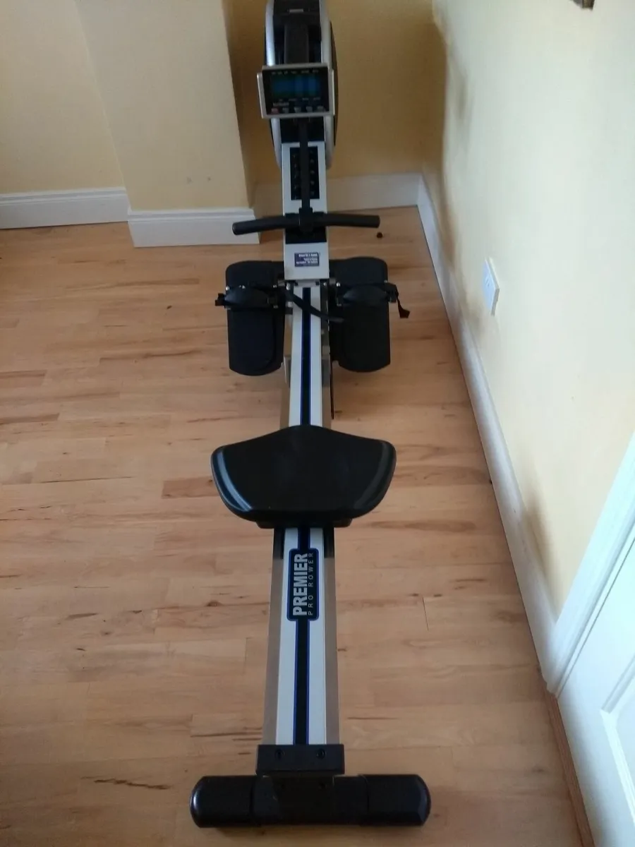 ROWING MACHINE - Image 1