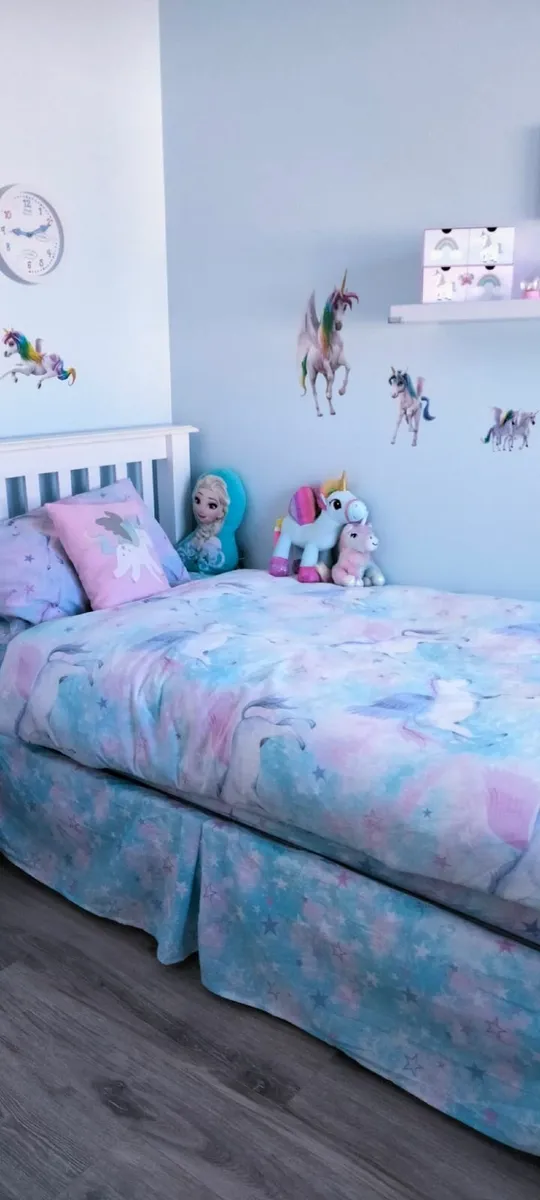 Toys and furniture - Image 2