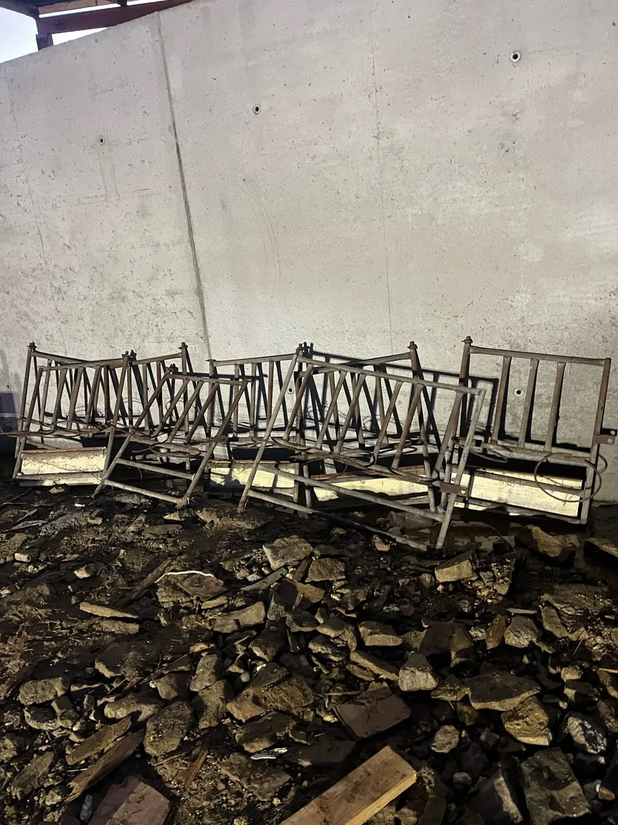 Calf pen gates - Image 1