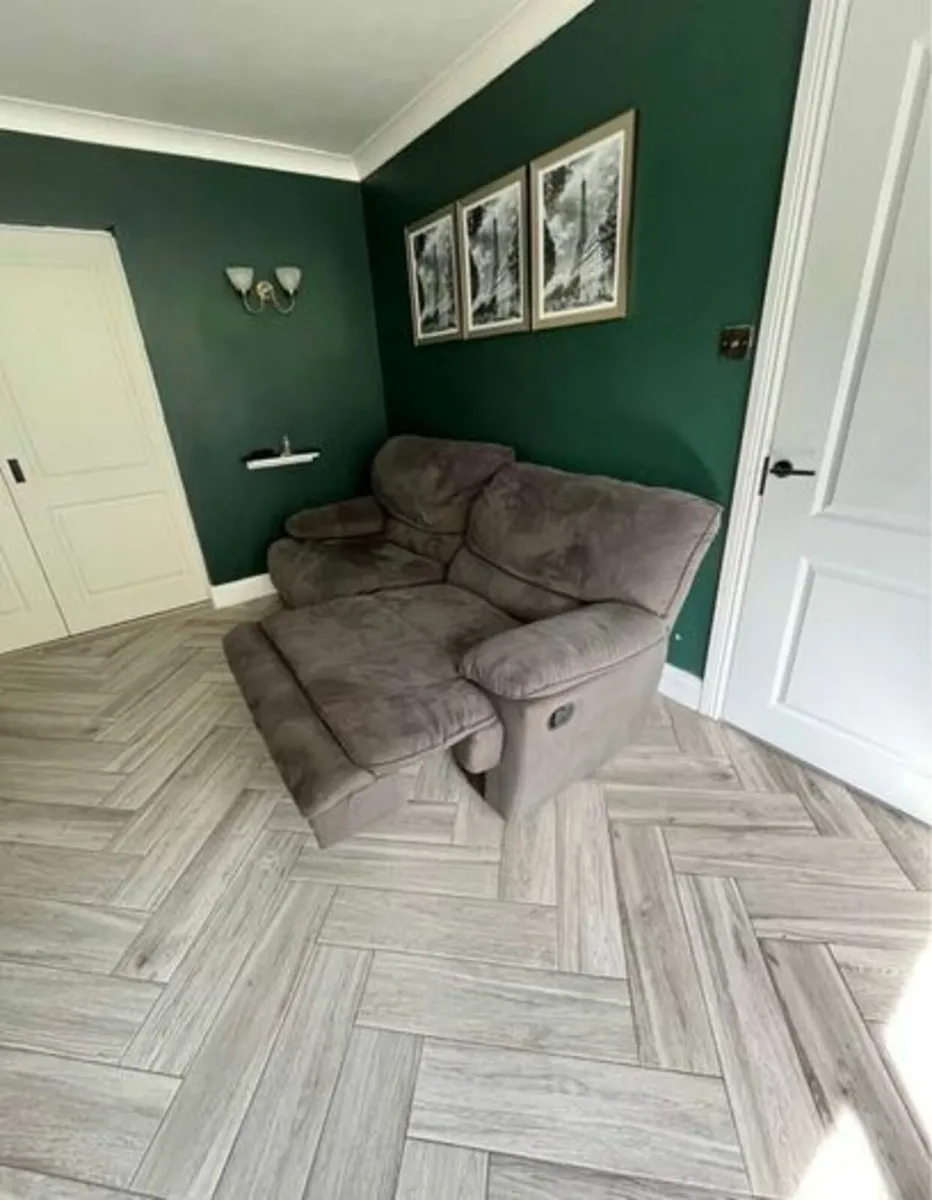 3 SEATER Couch - Image 3