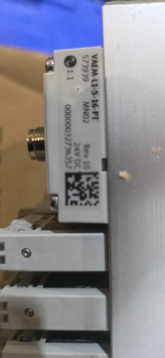 Festo Manifold and 12 Valves - Image 2