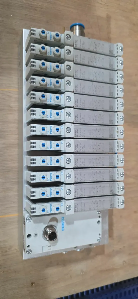 Festo Manifold and 12 Valves - Image 3