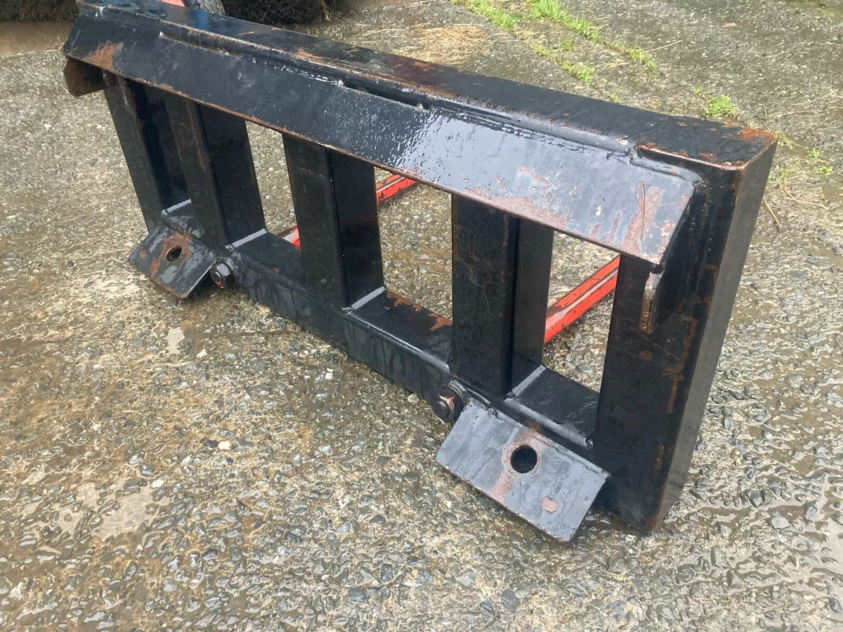 Skidsteer/bobcat bale spike (as new) - Image 1