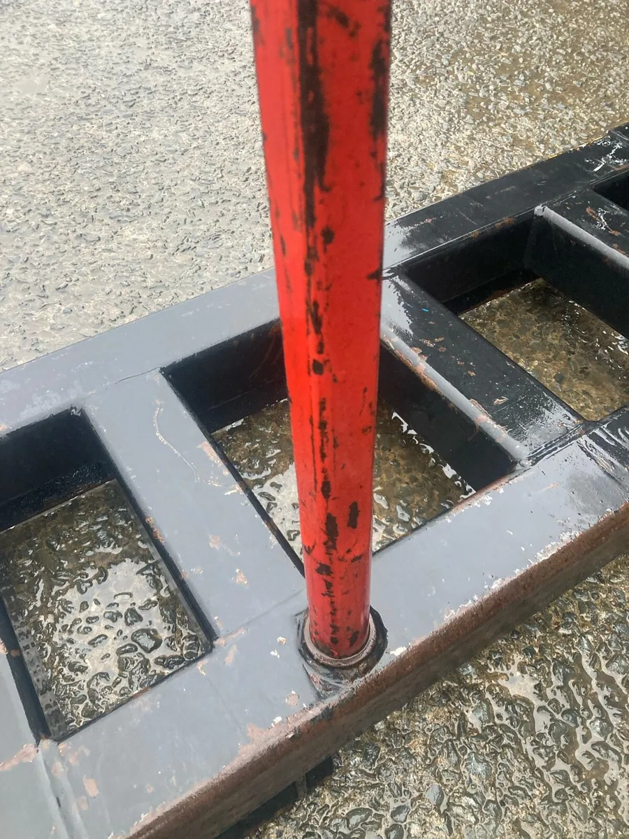 Skidsteer/bobcat bale spike (as new) - Image 2