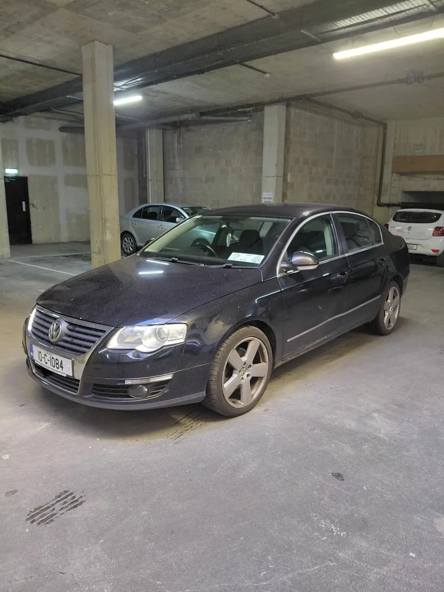 Volkswagen Passat 2010 - Image 1