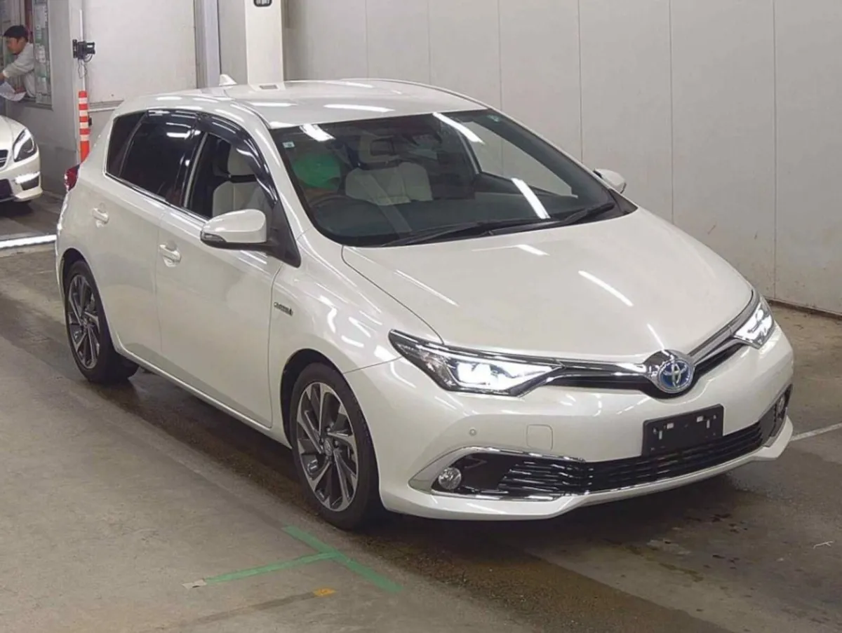 2016 Toyota Auris Hybrid 1.8 Petrol White - Image 1