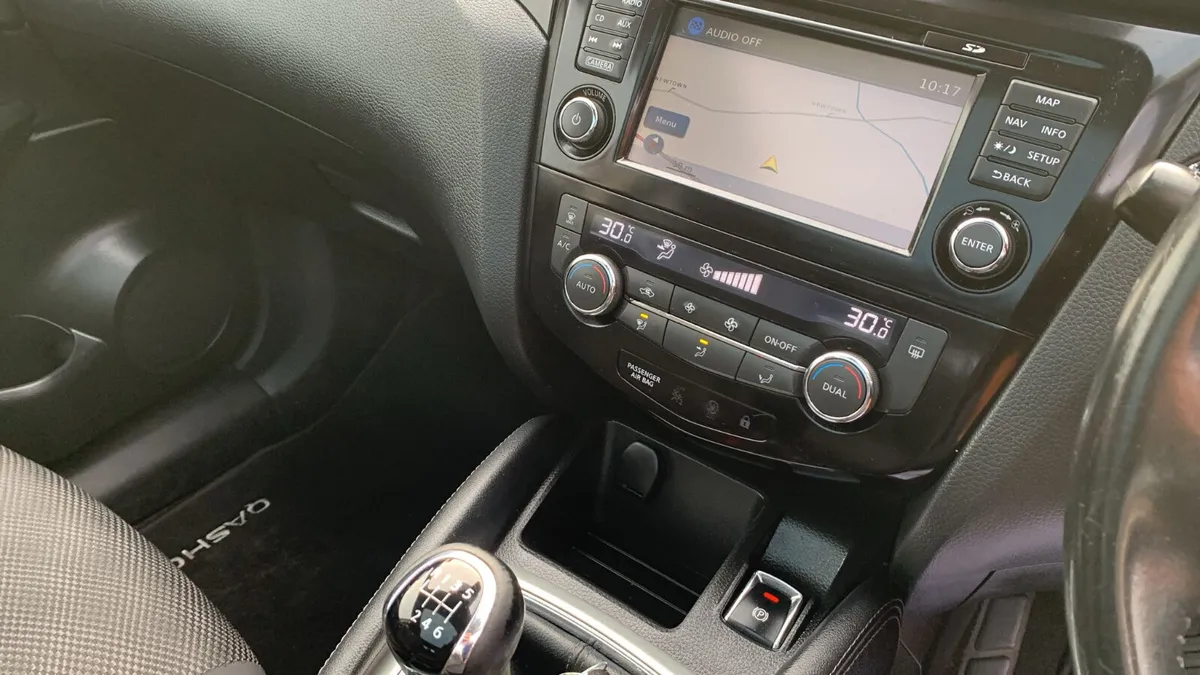 Nissan Qashqai 2017 Xe Premium 1.5 dci - Image 4