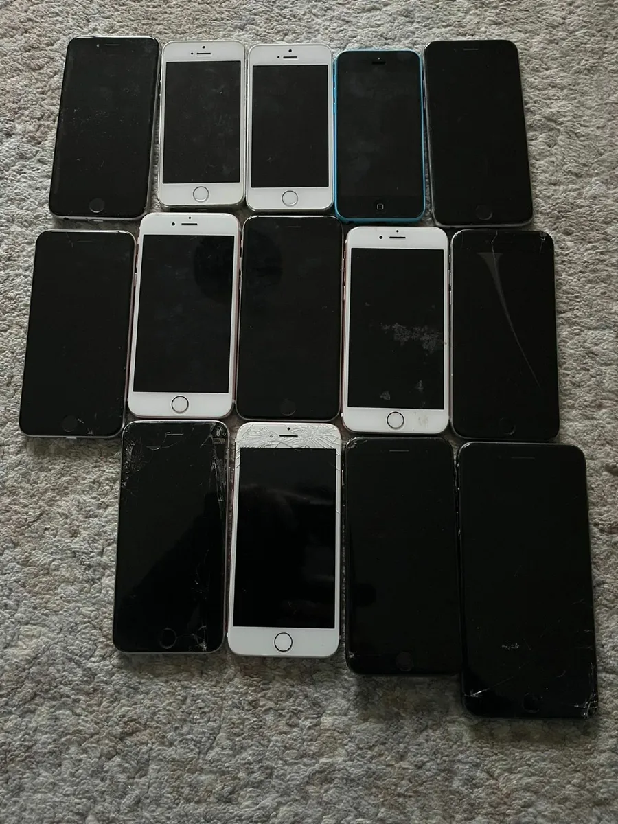 JOBLOT of phones for repair or parts - Image 3