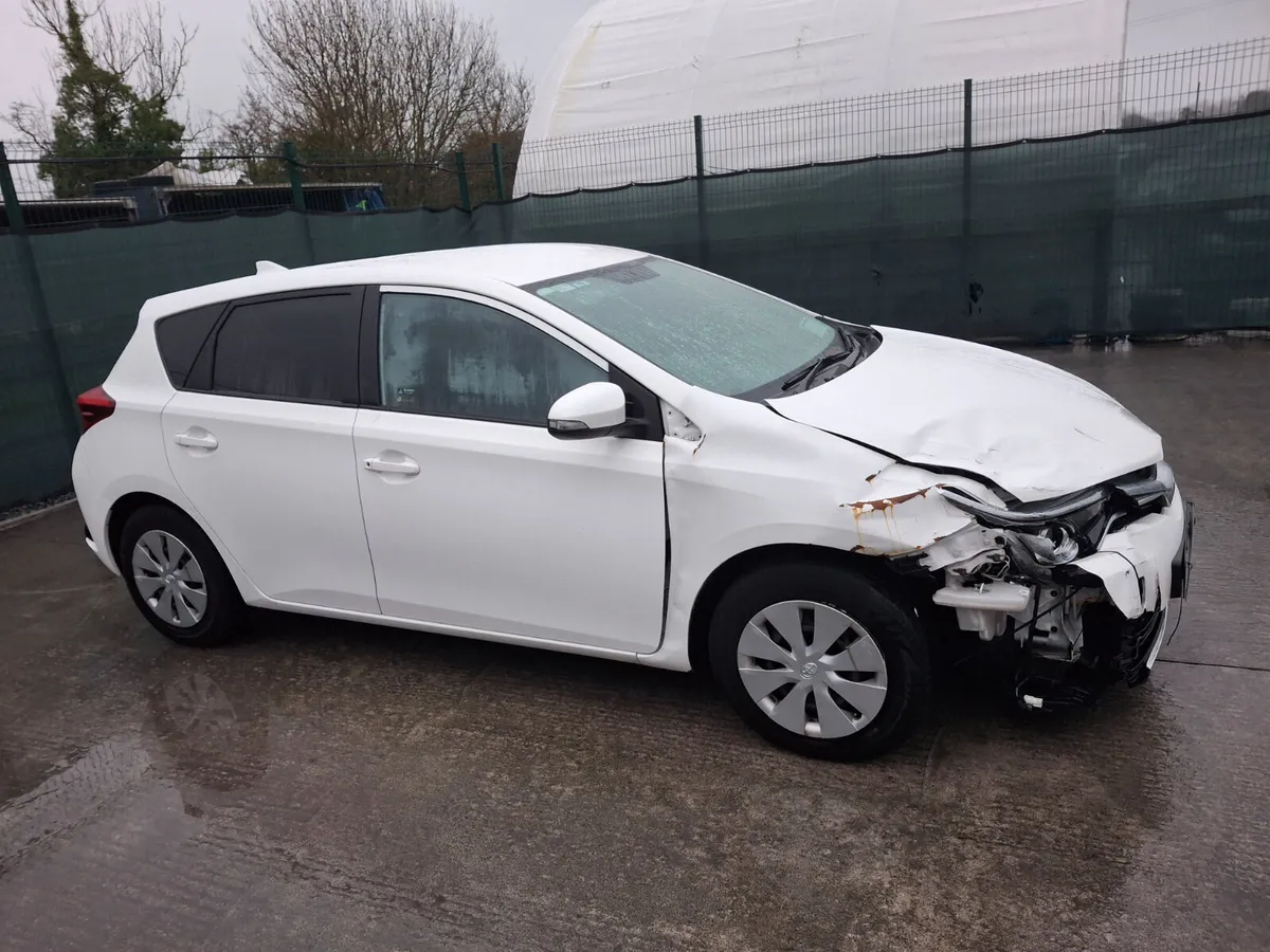 182 Toyota Auris 1.4 D4D - Image 2