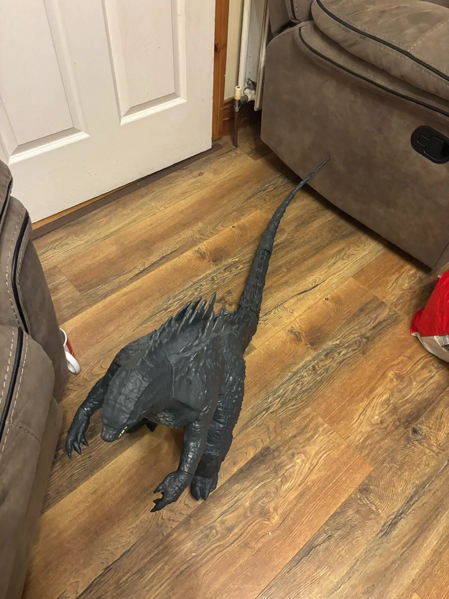 Very large Godzilla toy - Image 3