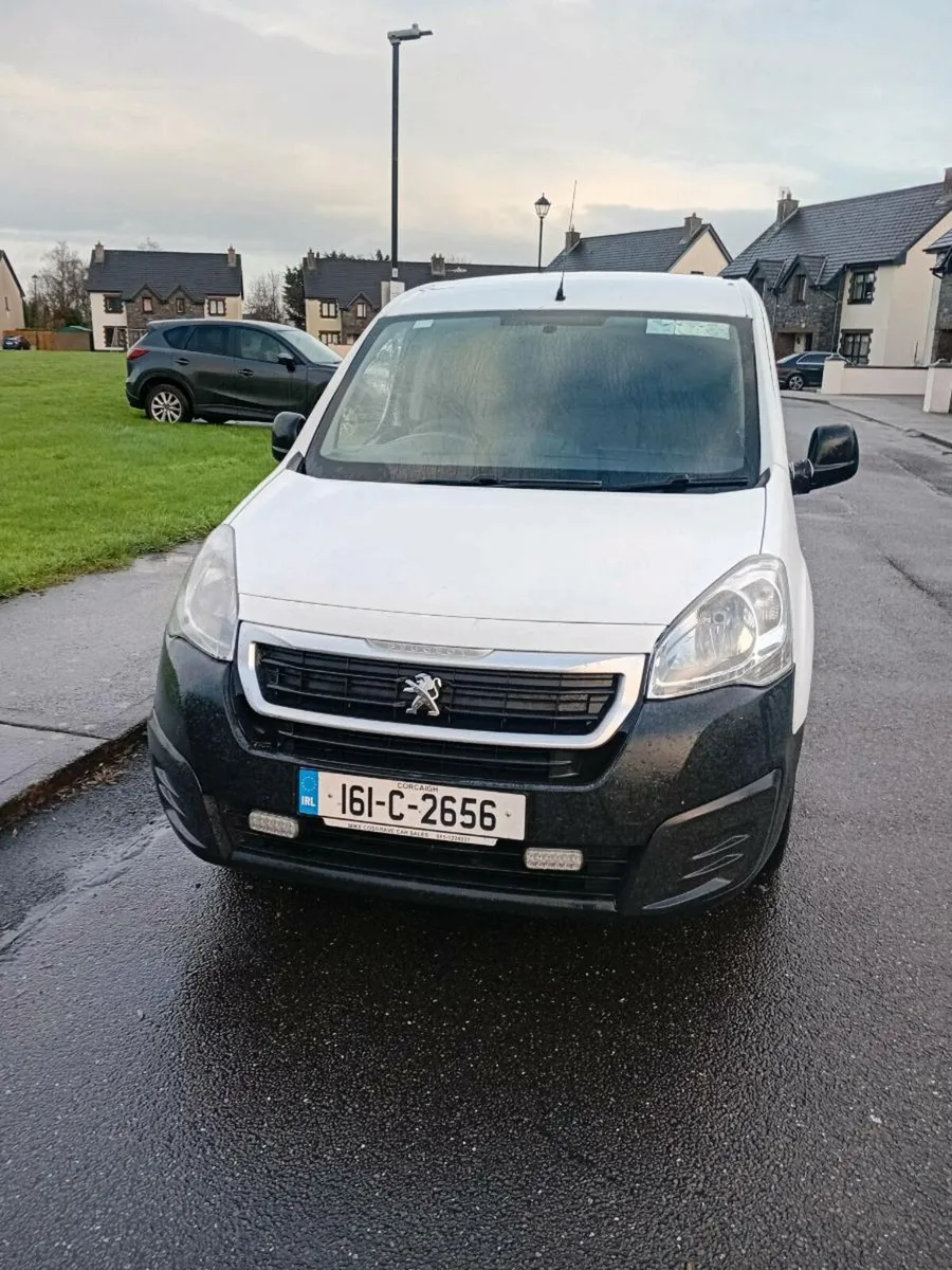 Citroen berlingo 2016 sold with 12months doe - Image 1