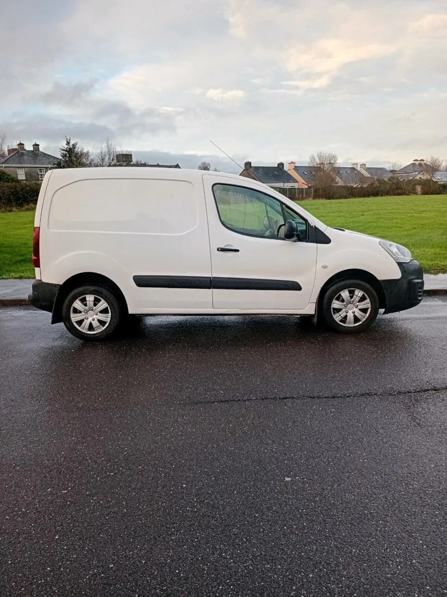 Citroen berlingo 2016 sold with 12months doe - Image 2