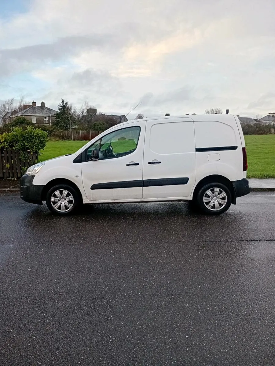Citroen berlingo 2016 sold with 12months doe - Image 3