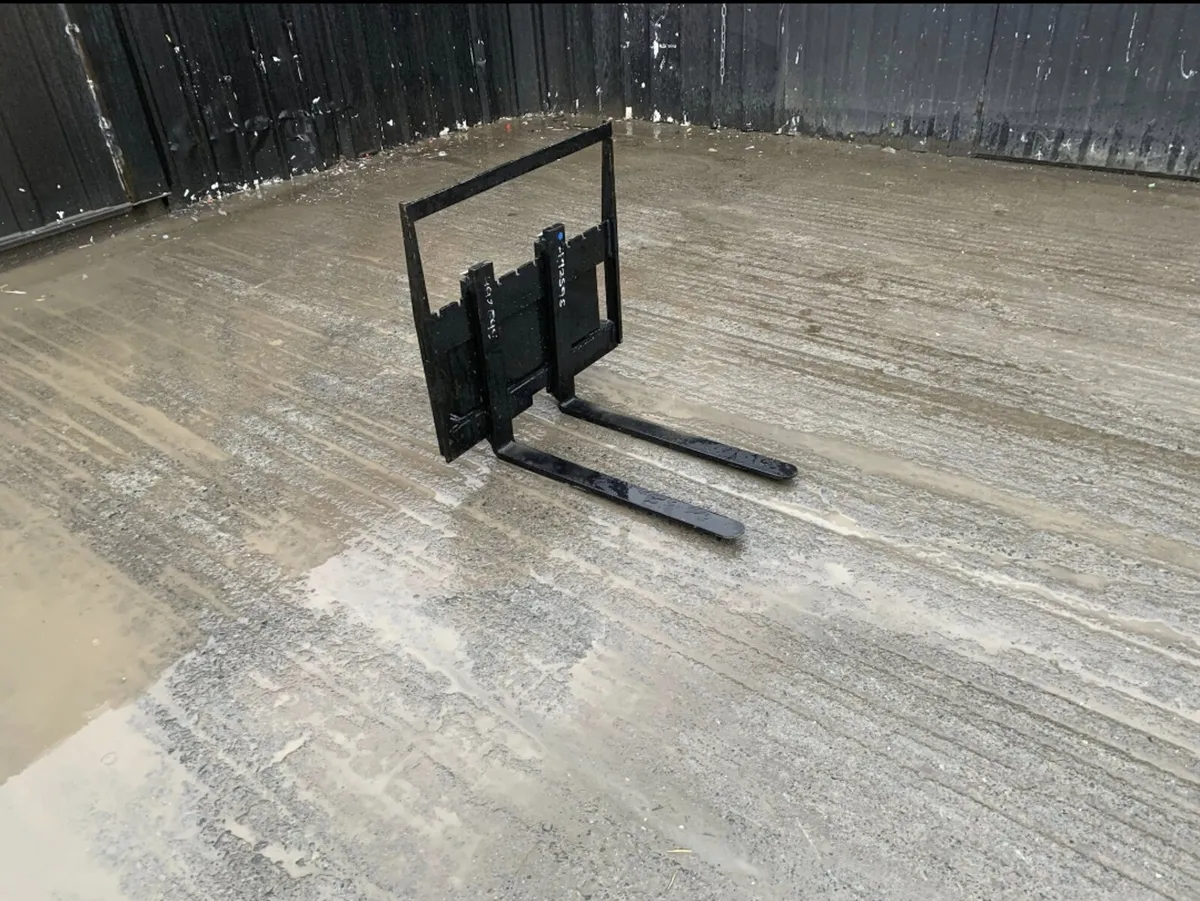 Mini Skid Steer Forks – Heavy-Duty Attachments - Image 1