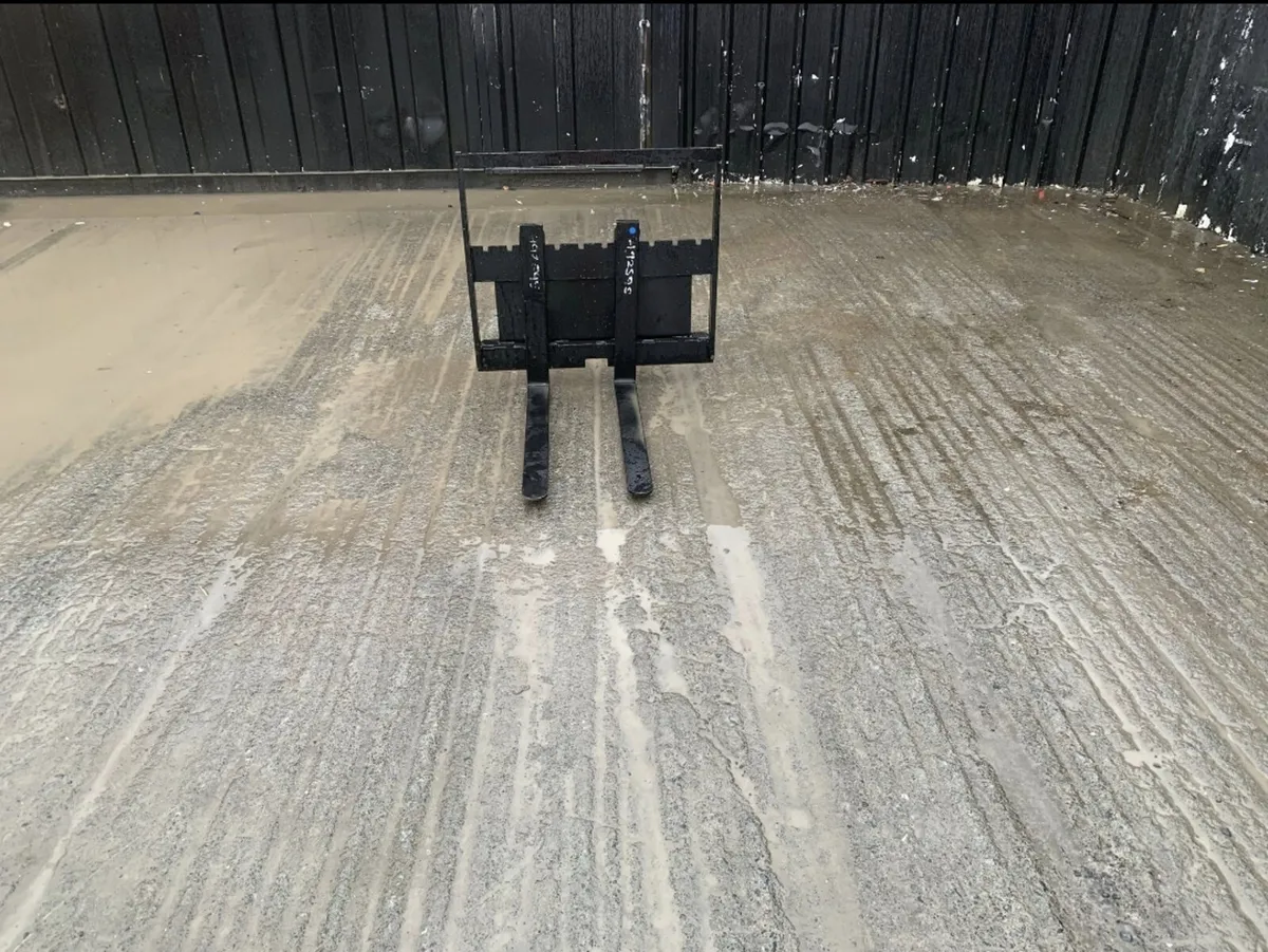 Mini Skid Steer Forks – Heavy-Duty Attachments - Image 2