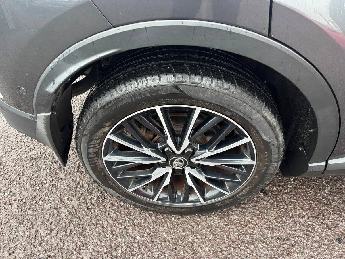 Toyota C-HR 2017  PETROL SOL  STUNNING - Image 4