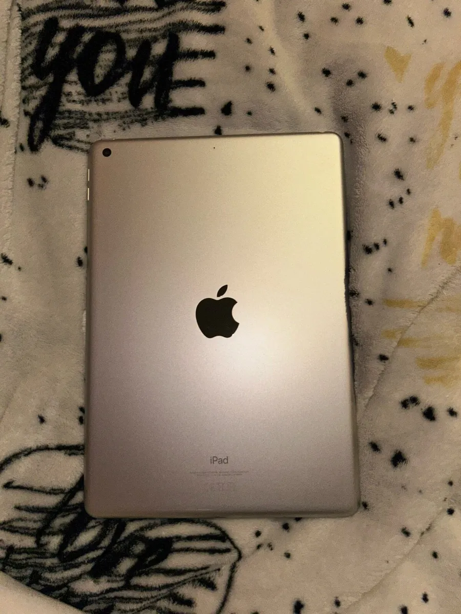 iPad - Image 1