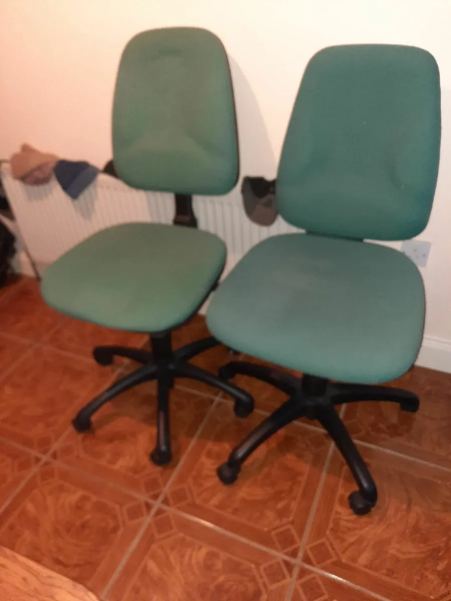 Pair of office chairs - Image 1