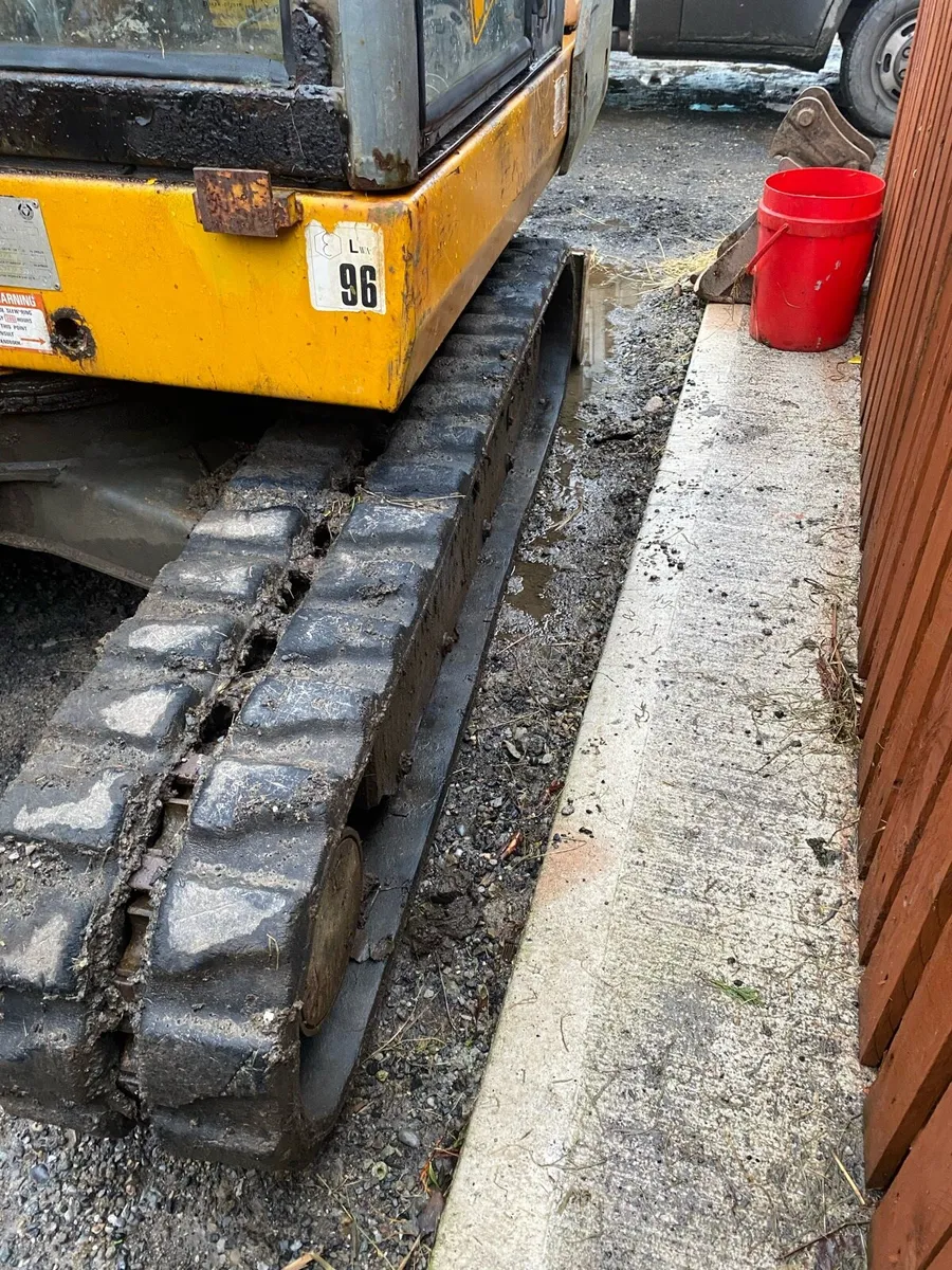 Rubber tracks fit jcb - Image 3