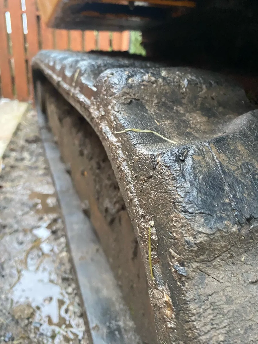 Rubber tracks fit jcb - Image 4