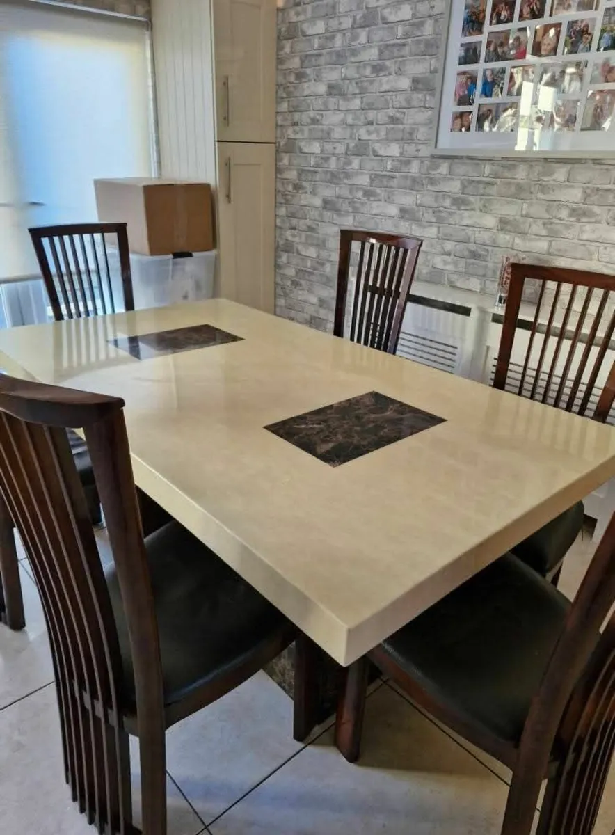 Kitchen table and chairs - Image 2