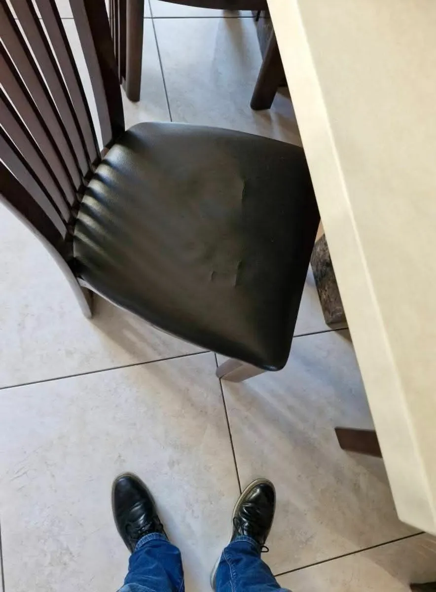 Kitchen table and chairs - Image 3