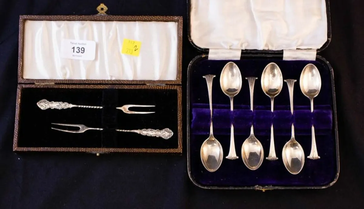 Antique and Vintage item Clearance (1 lot) 3 of 6 - Image 1