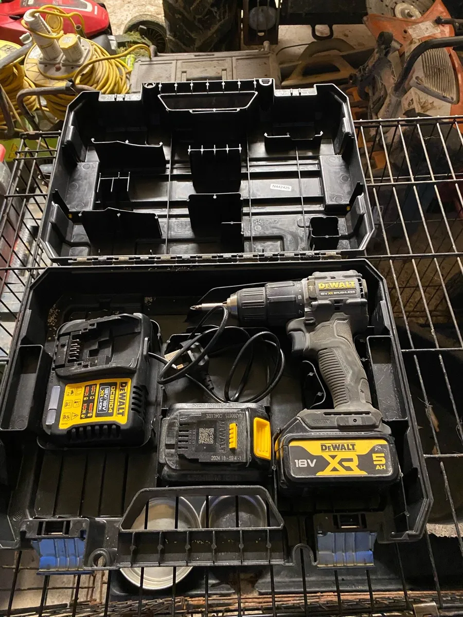 Dewalt battery drill - Image 1